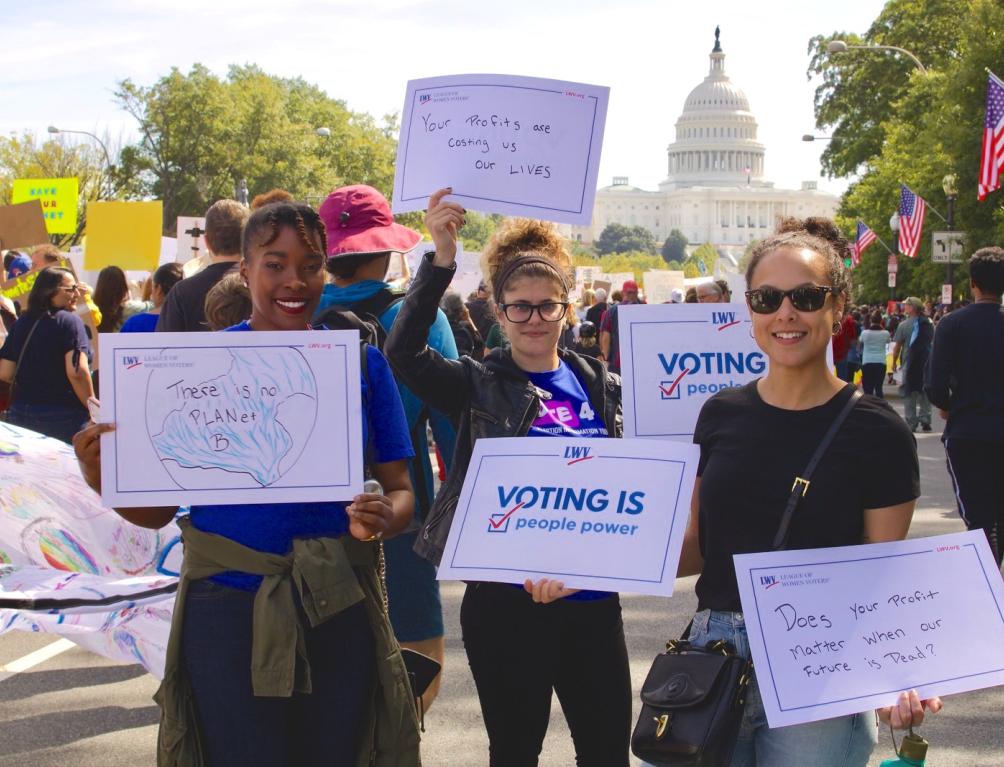 Three LWVUS employees protest for climate protection