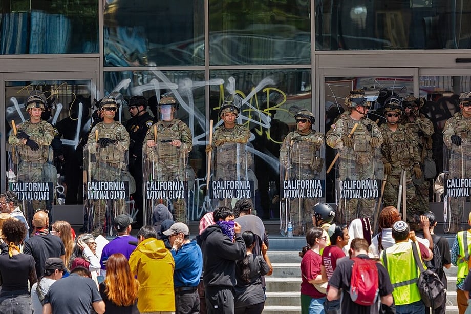 The National Guard in front of protestors in Los Angeles