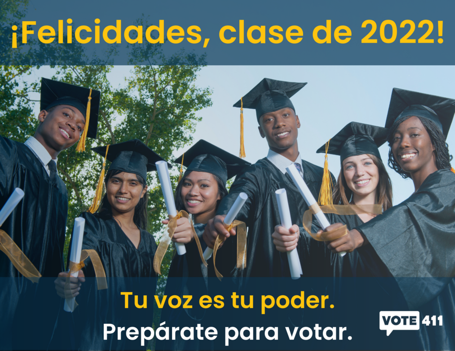 Multiple people in graduation caps and gowns. Above, the text "Felicidades clase de 2022!" Below, the text "Tu voz es tu poder. Prepárate para votar."