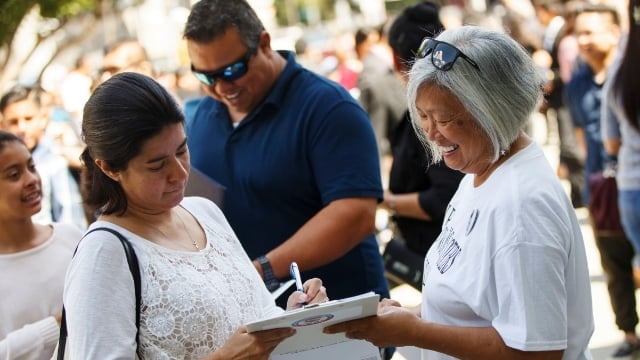 Person signing a petition - Guidance